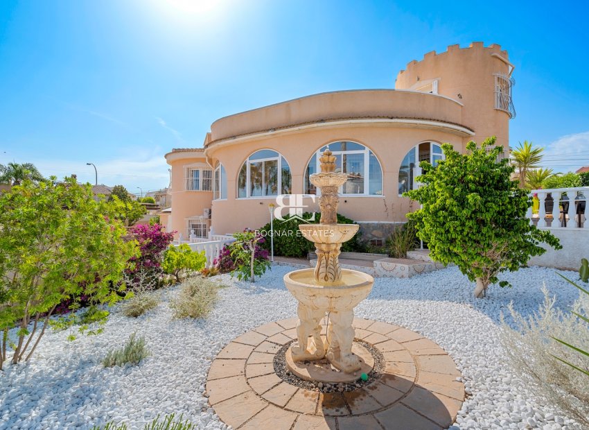 Resale - Villa -
Ciudad Quesada