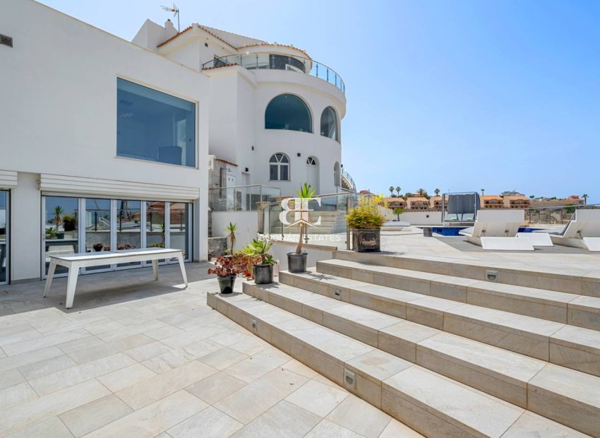 Resale - Villa -
Ciudad Quesada