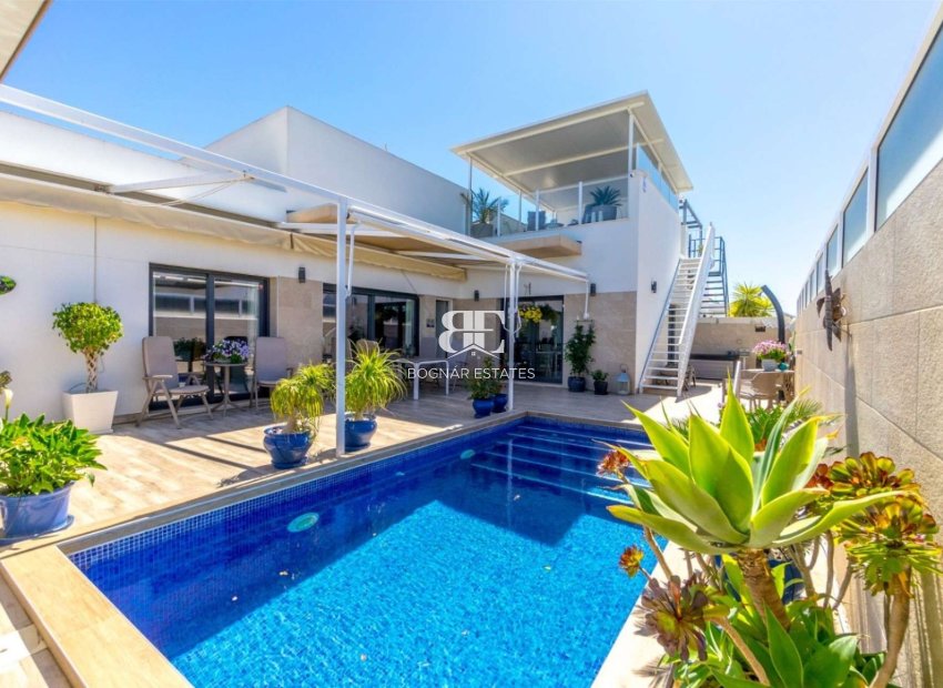 Resale - Villa -
Daya Nueva