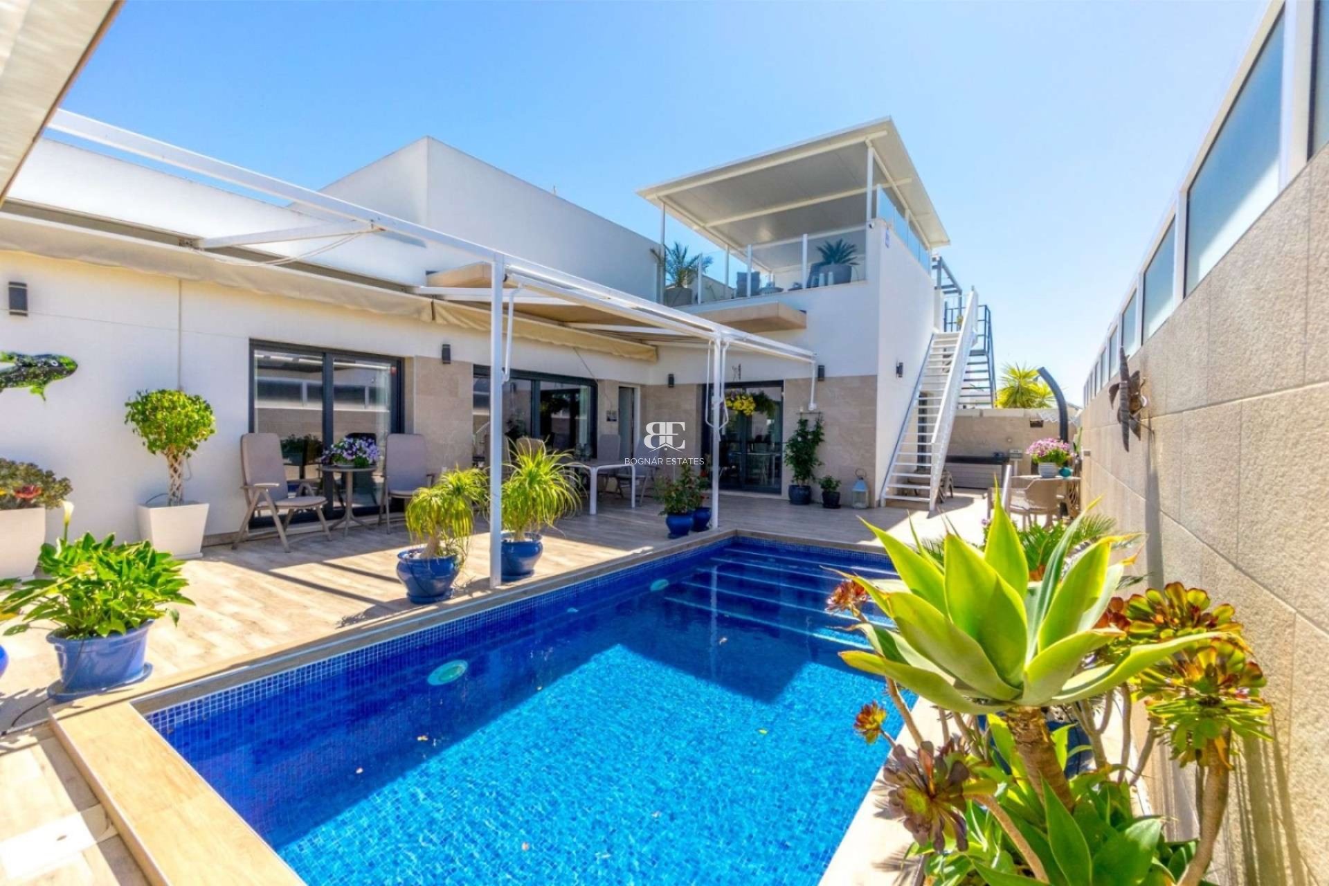 Resale - Villa -
Daya Nueva