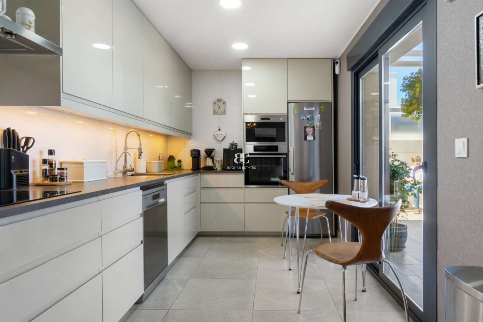 Resale - Villa -
Daya Nueva