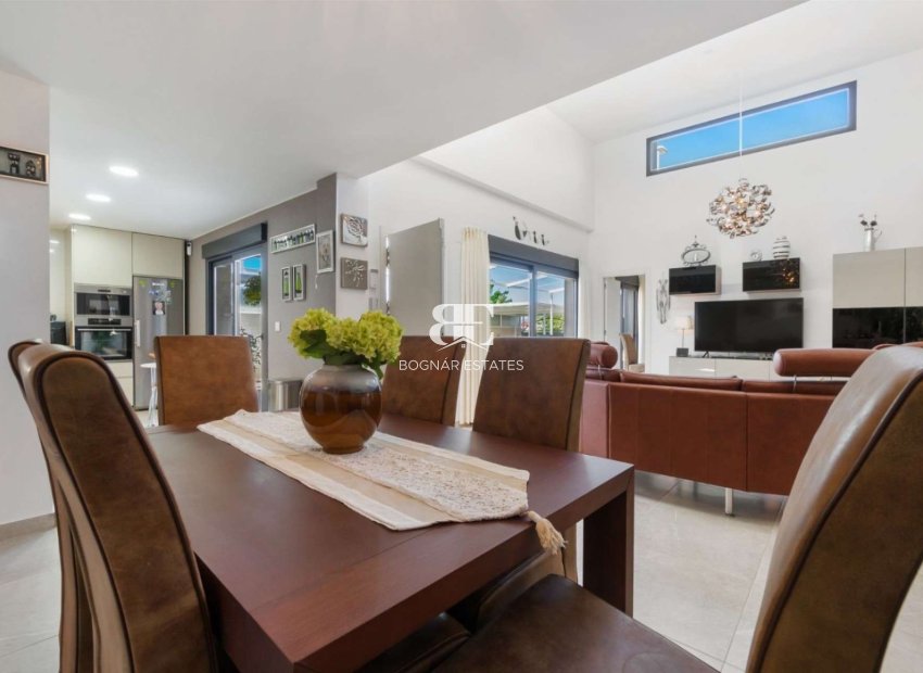 Resale - Villa -
Daya Nueva