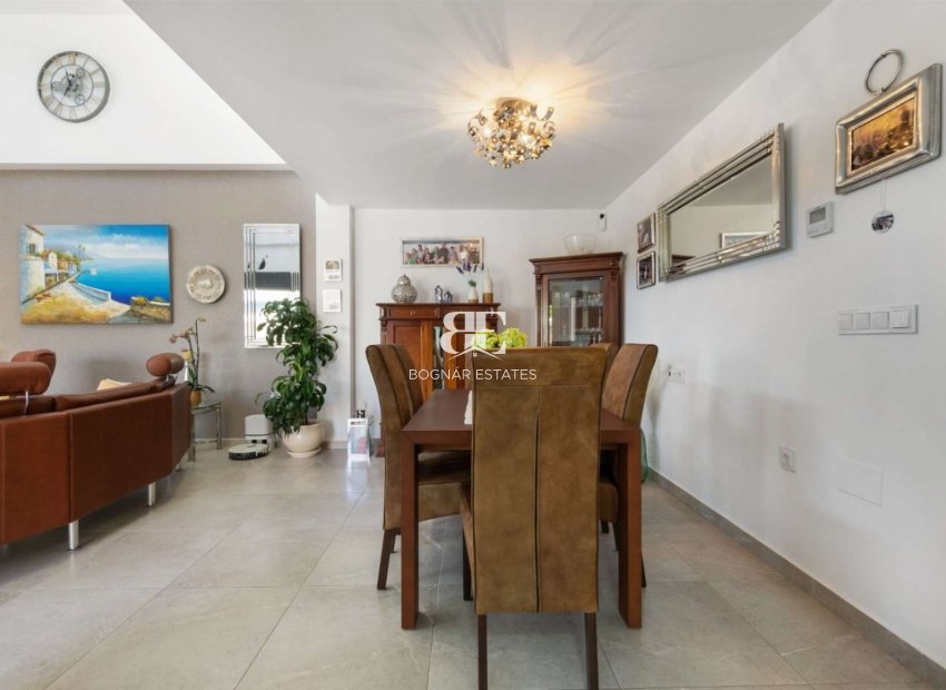 Resale - Villa -
Daya Nueva