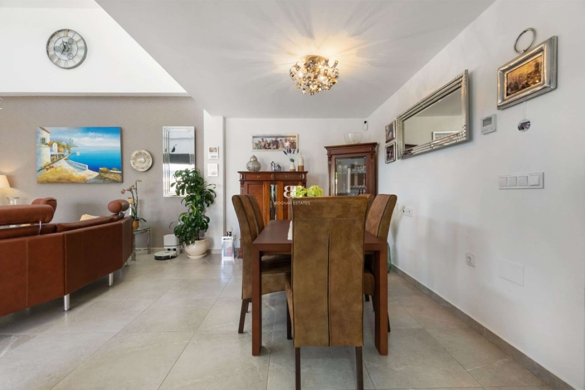 Resale - Villa -
Daya Nueva