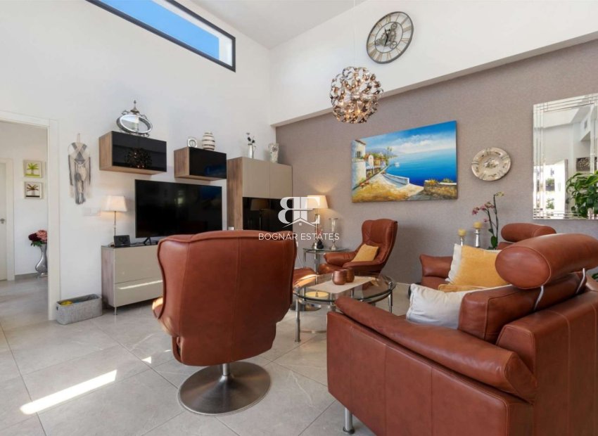 Resale - Villa -
Daya Nueva
