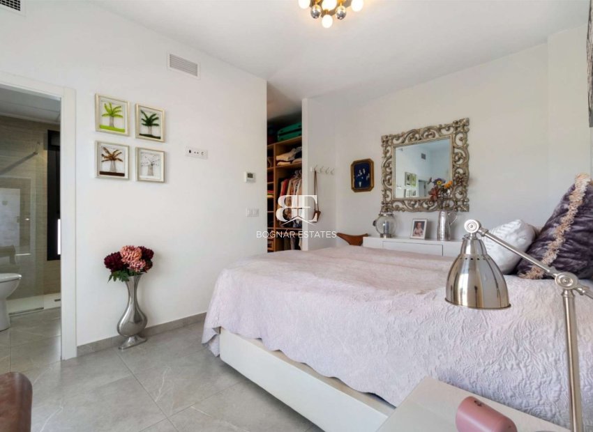 Resale - Villa -
Daya Nueva