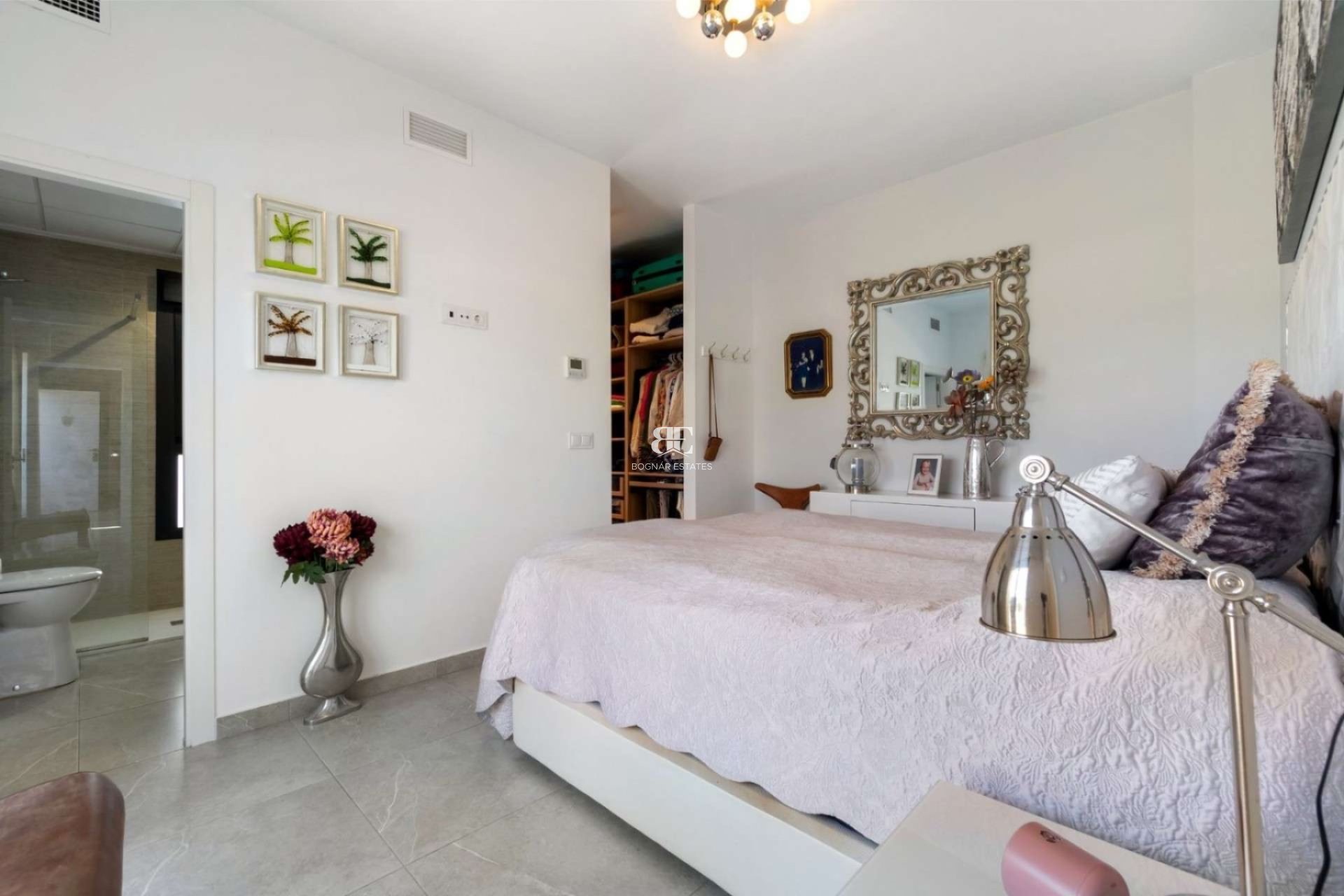 Resale - Villa -
Daya Nueva