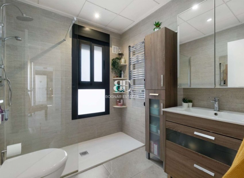 Resale - Villa -
Daya Nueva