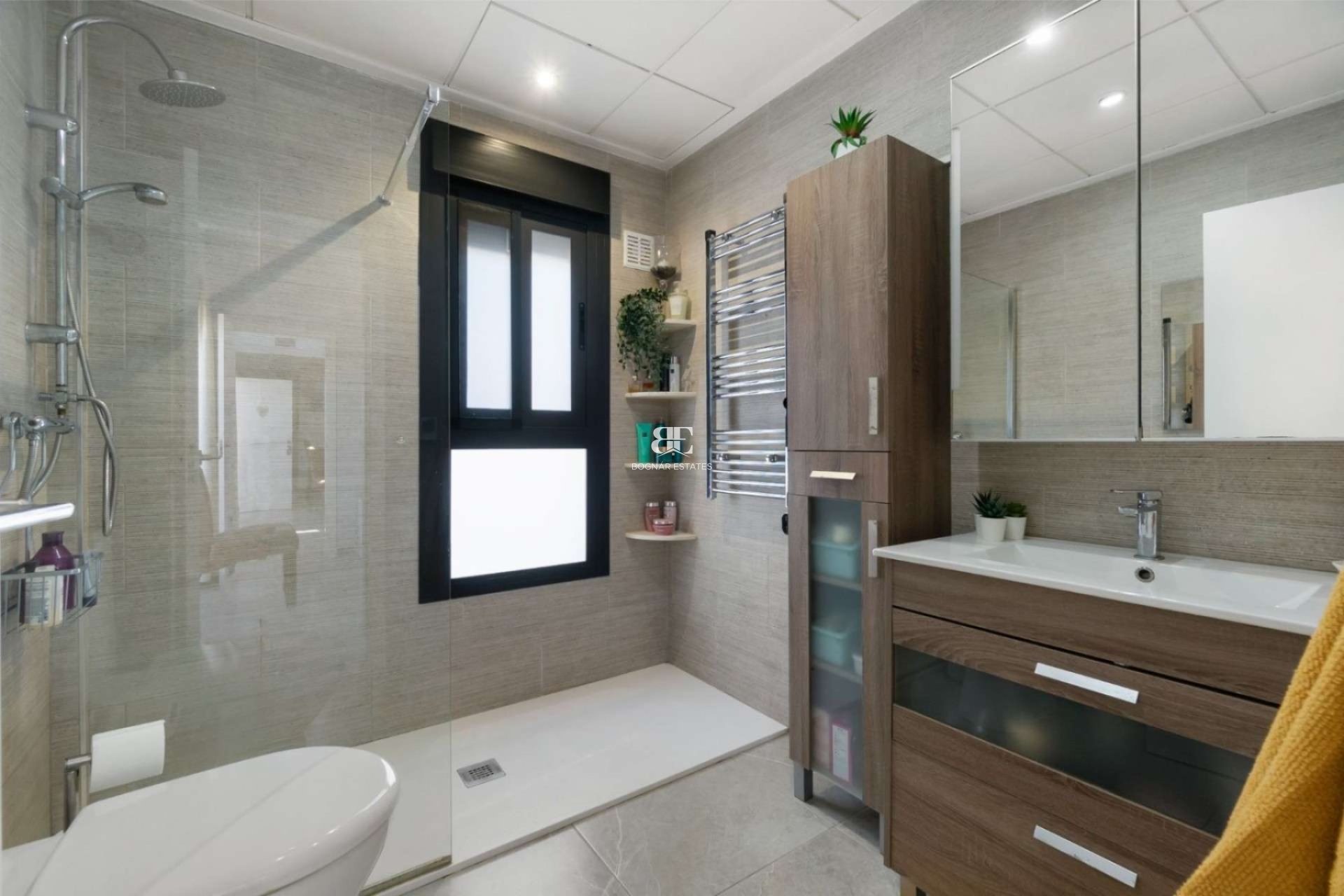 Resale - Villa -
Daya Nueva