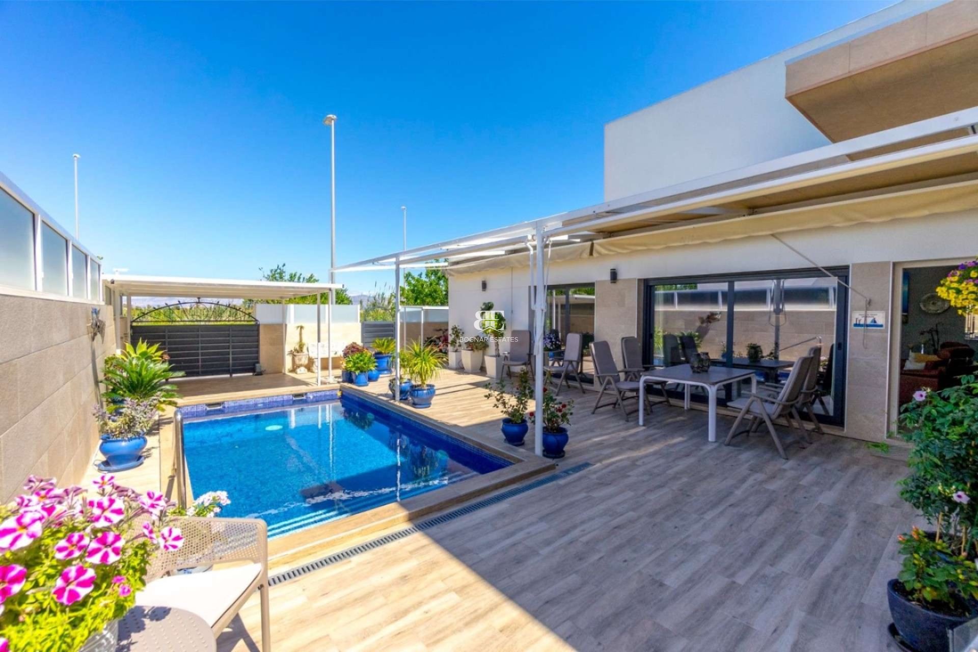Resale - Villa -
Daya Nueva