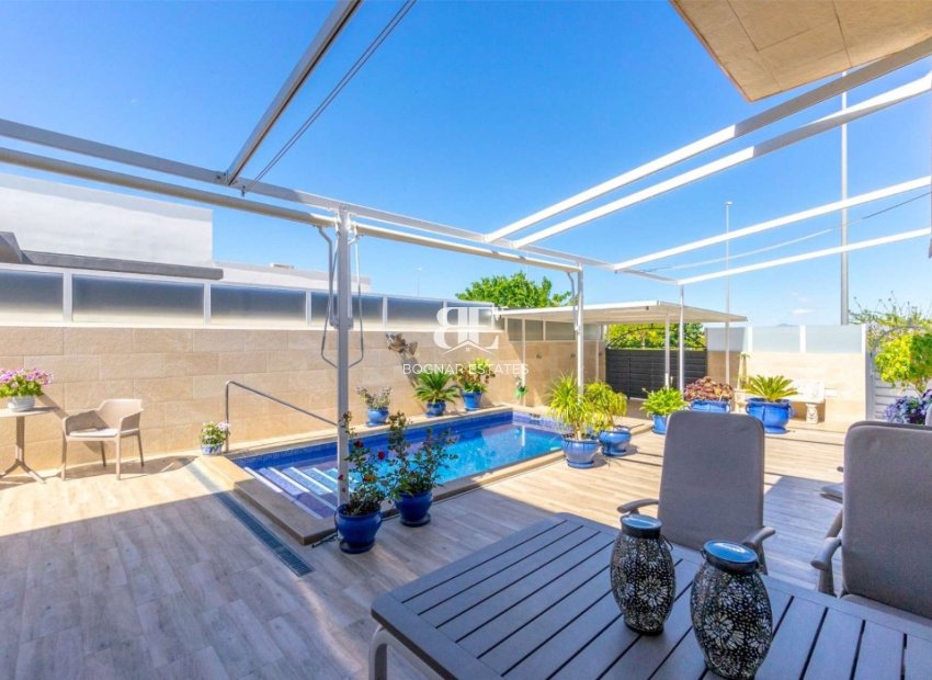 Resale - Villa -
Daya Nueva