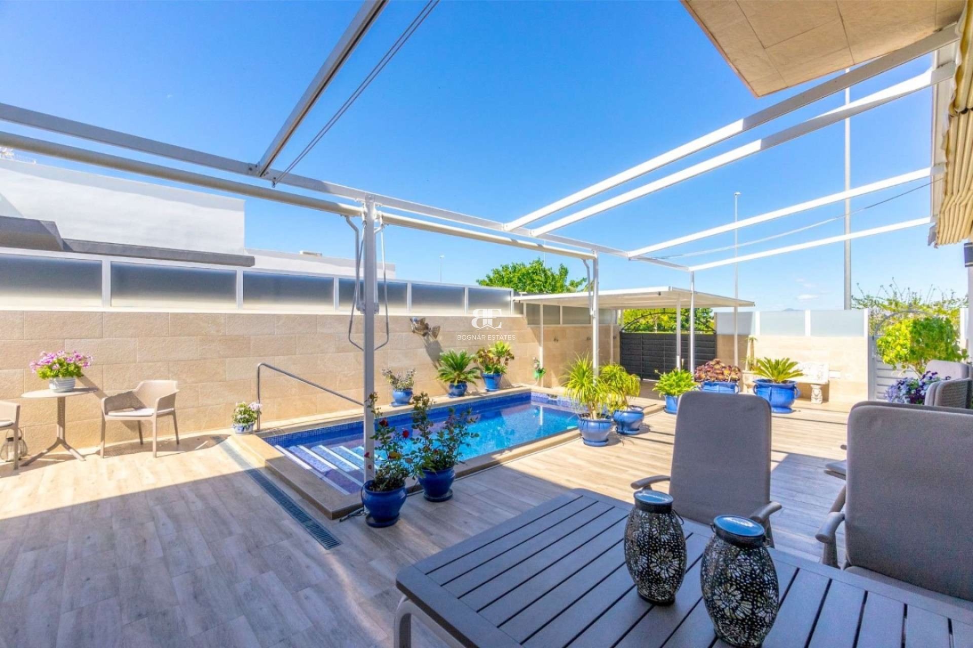 Resale - Villa -
Daya Nueva