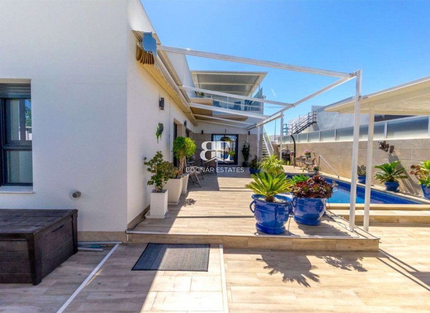Resale - Villa -
Daya Nueva