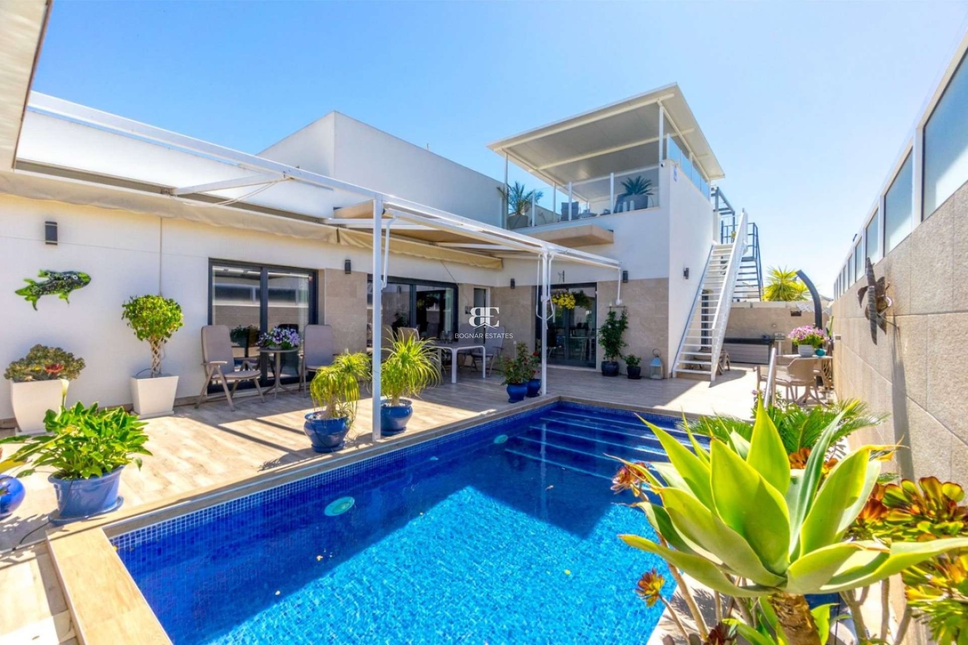 Resale - Villa -
Daya Nueva