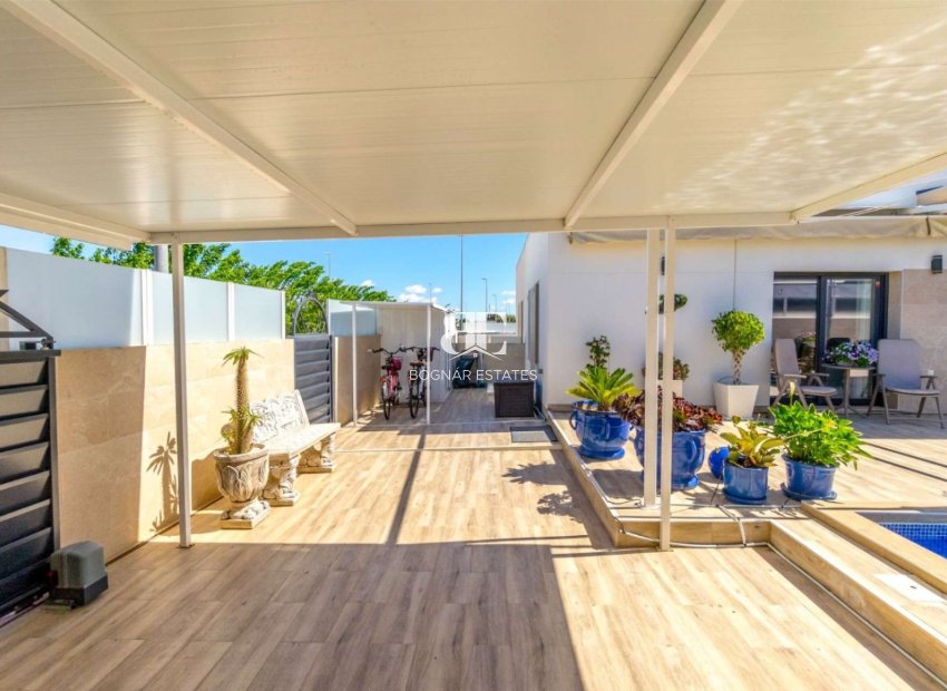 Resale - Villa -
Daya Nueva