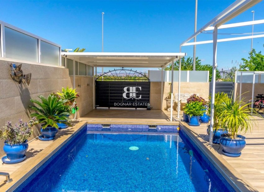 Resale - Villa -
Daya Nueva