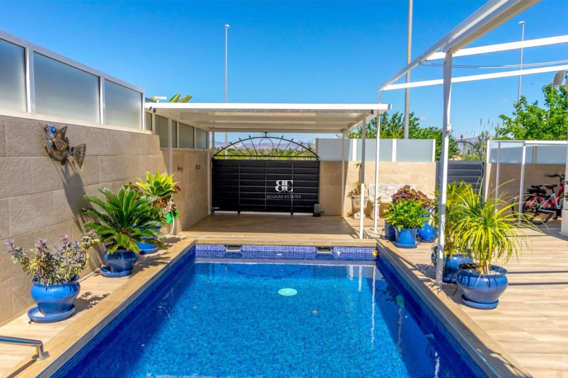 Resale - Villa -
Daya Nueva