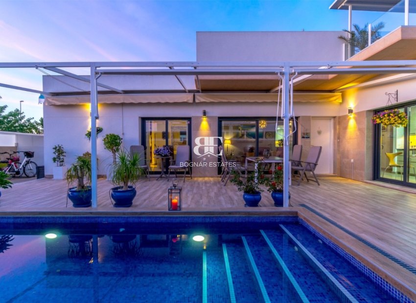 Resale - Villa -
Daya Nueva