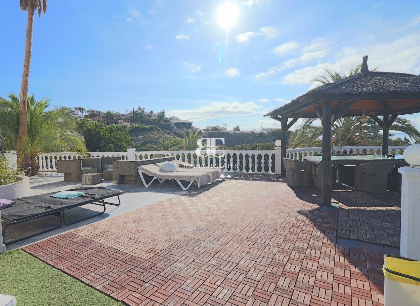 Resale - Villa -
El Campello - Coveta fuma