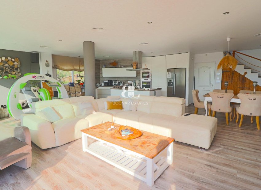 Resale - Villa -
El Campello - Coveta fuma