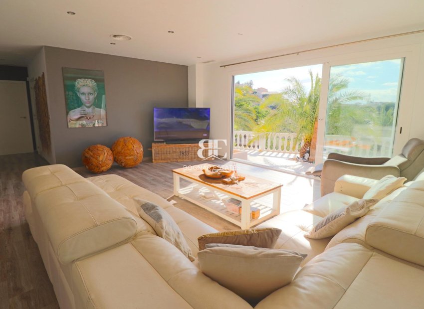 Resale - Villa -
El Campello - Coveta fuma