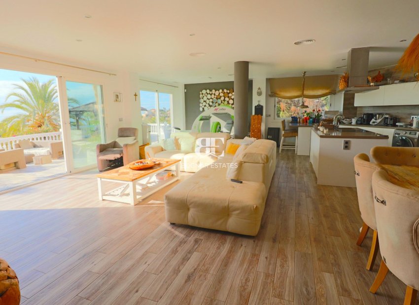 Resale - Villa -
El Campello - Coveta fuma