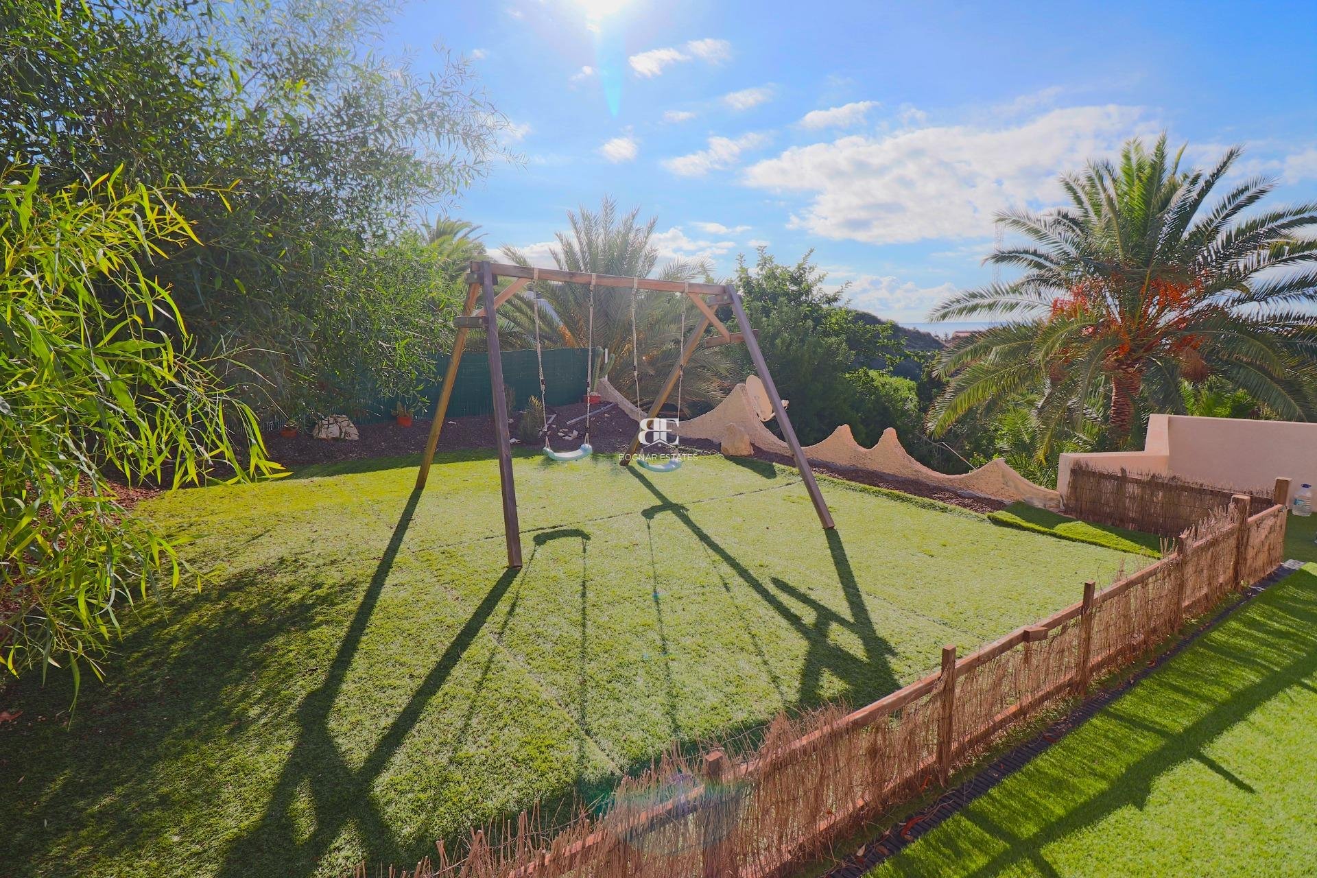 Resale - Villa -
El Campello - Coveta fuma