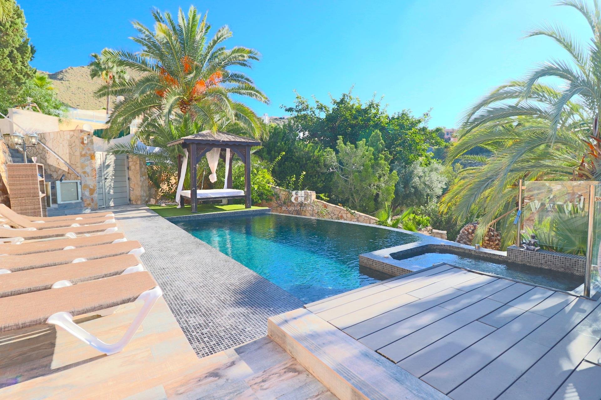 Resale - Villa -
El Campello - Coveta fuma