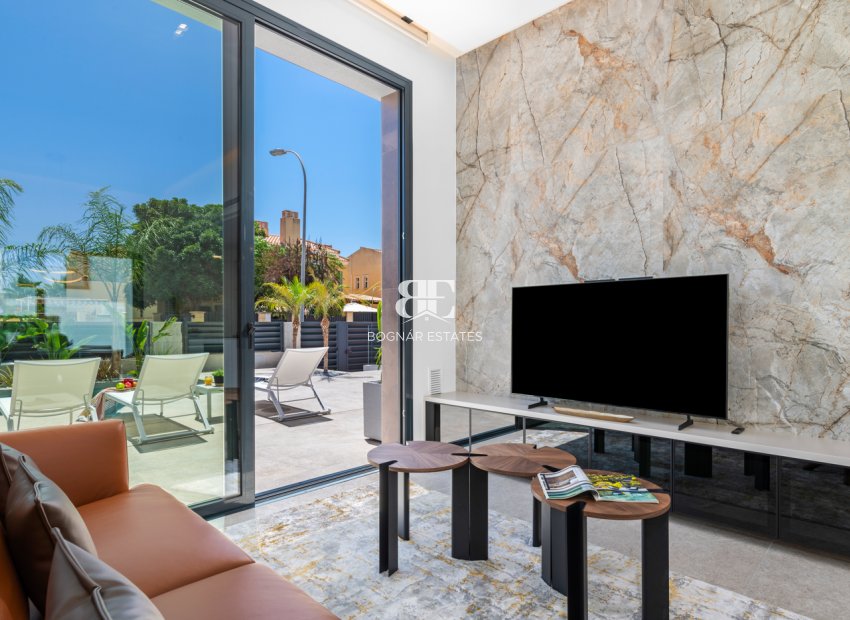 Resale - Villa -
El Campello - El Amerador