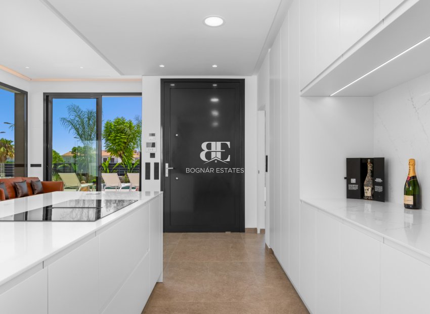 Resale - Villa -
El Campello - El Amerador