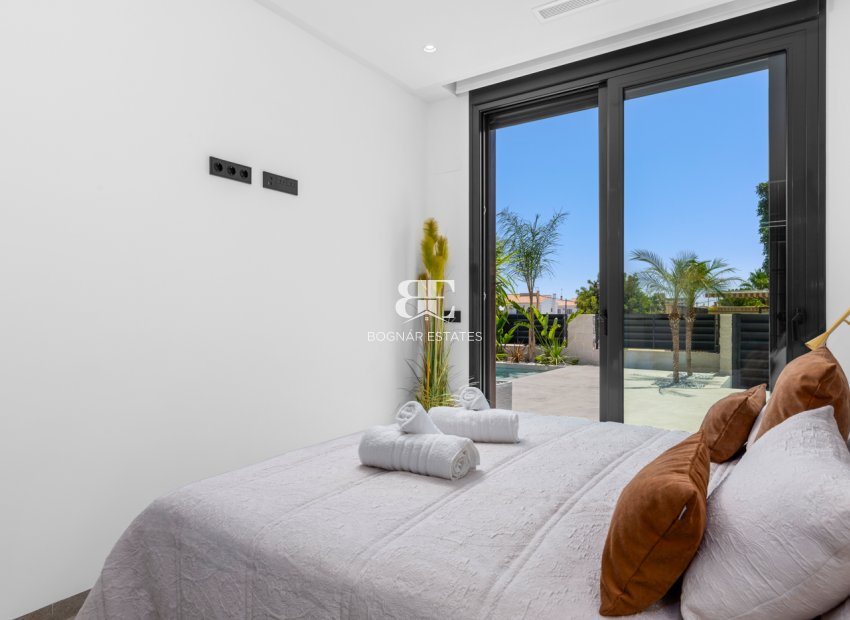 Resale - Villa -
El Campello - El Amerador