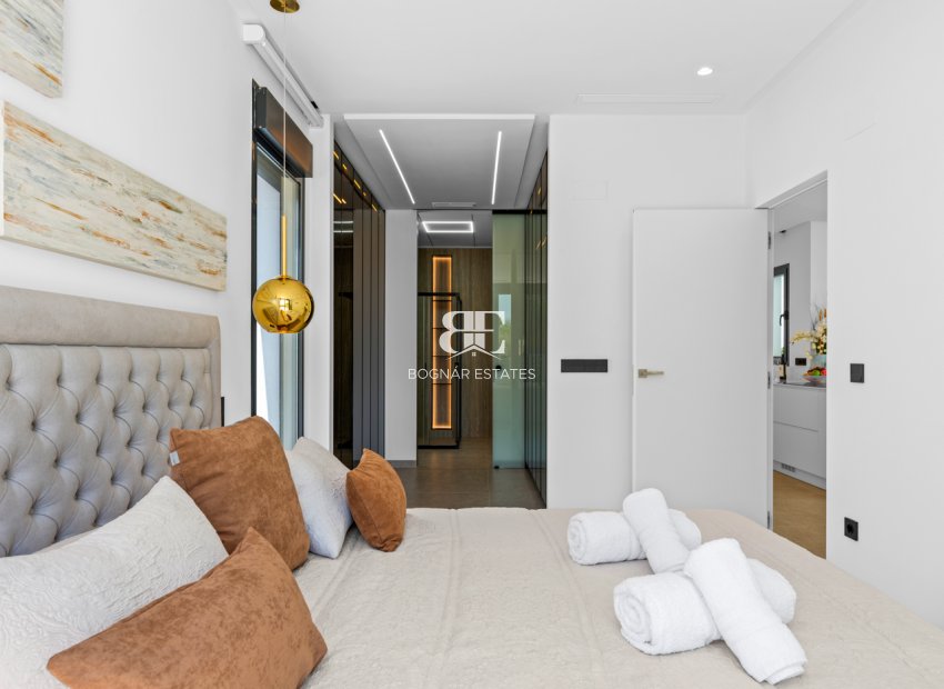 Resale - Villa -
El Campello - El Amerador