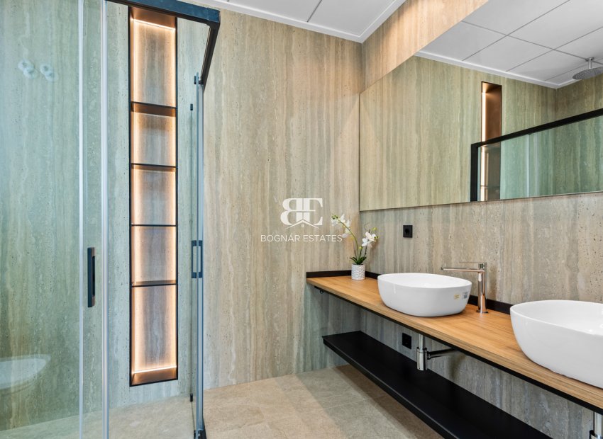 Resale - Villa -
El Campello - El Amerador