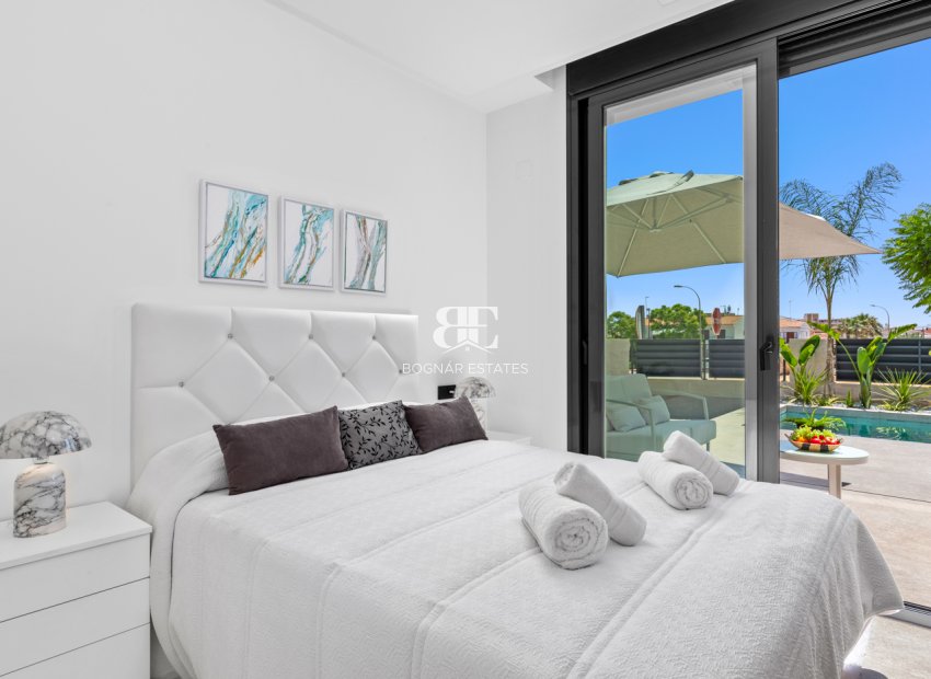 Resale - Villa -
El Campello - El Amerador