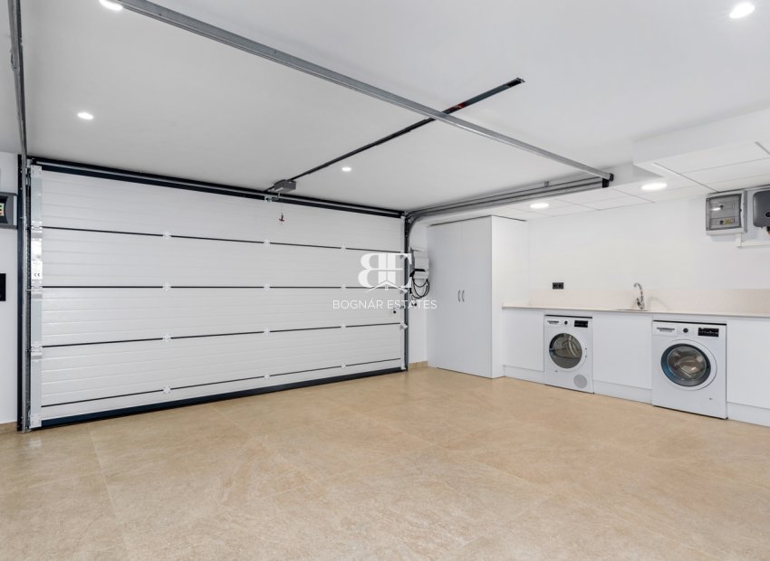 Resale - Villa -
El Campello - El Amerador