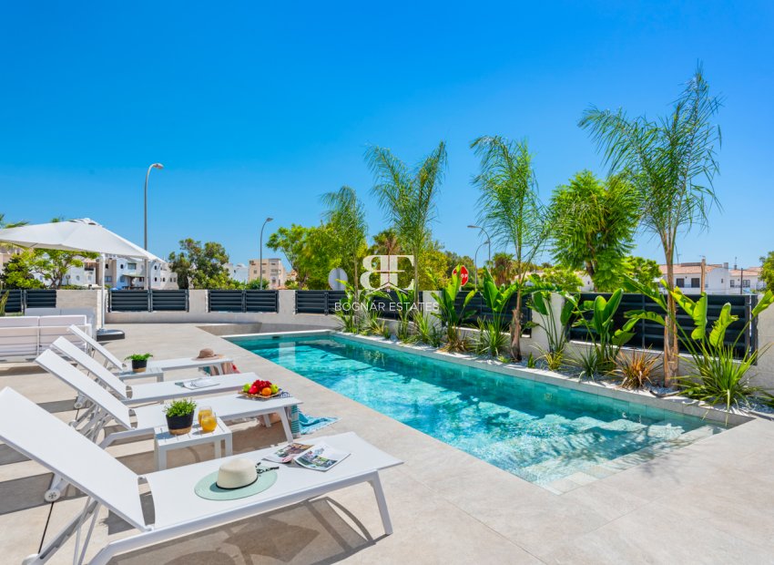 Resale - Villa -
El Campello - El Amerador