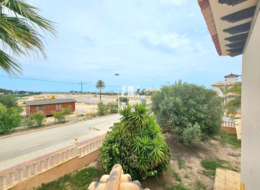 Resale - Villa -
Elche - La Marina