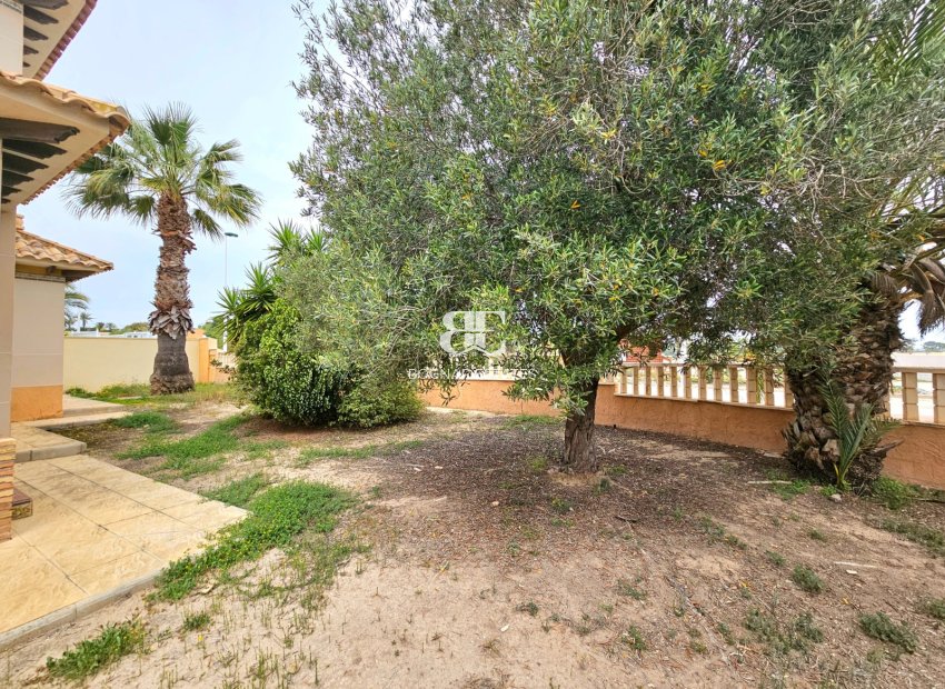 Resale - Villa -
Elche - La Marina