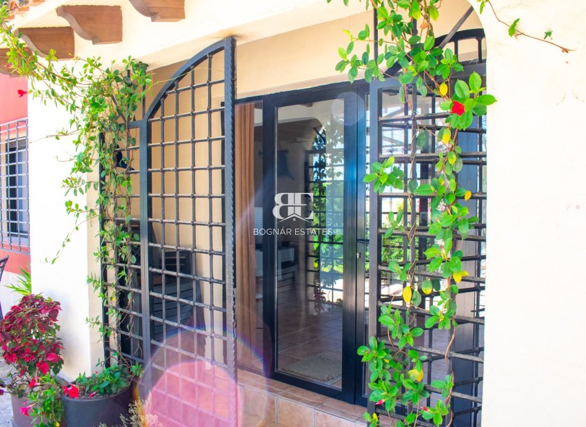 Resale - Villa -
Elche - La Marina