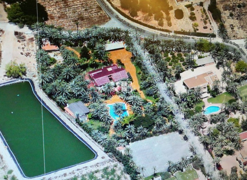 Resale - Villa -
Elche