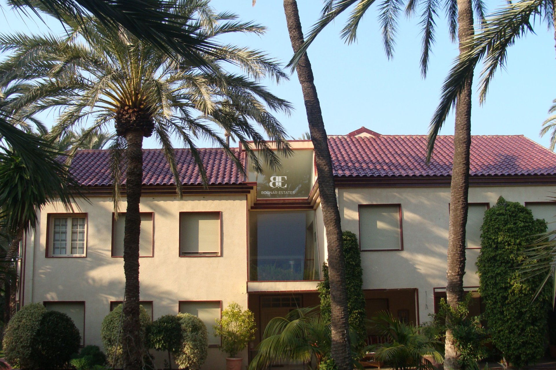 Resale - Villa -
Elche