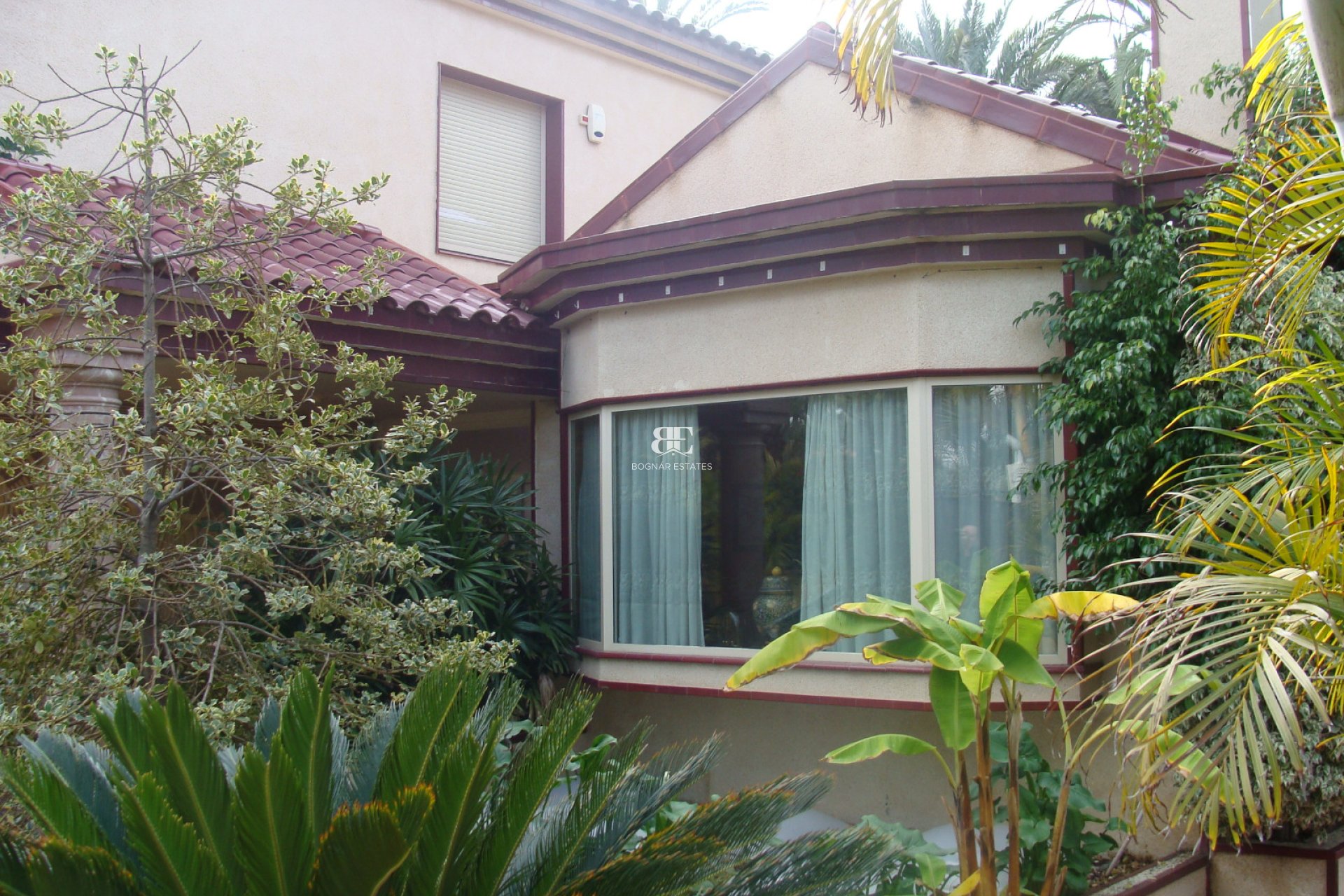 Resale - Villa -
Elche