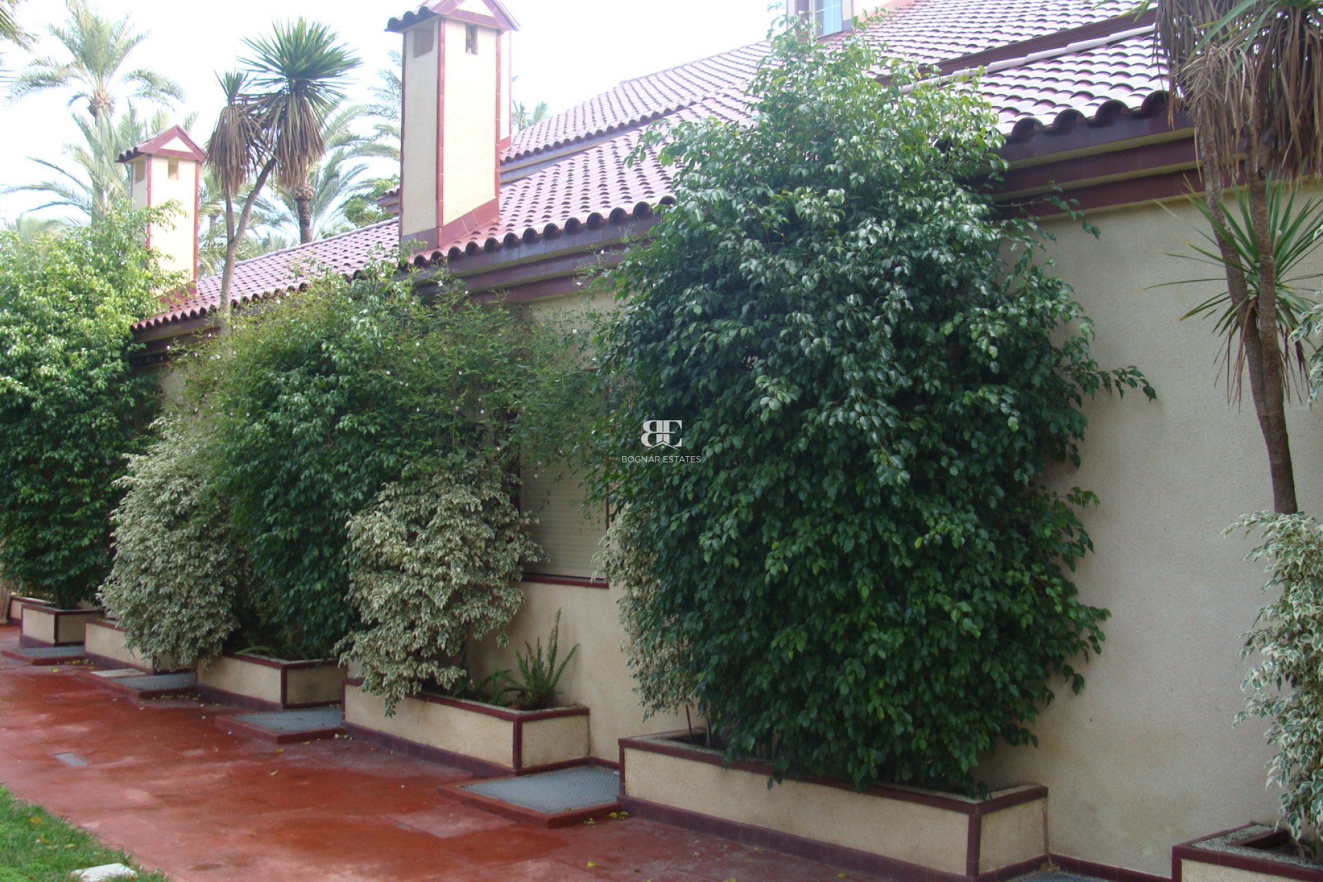Resale - Villa -
Elche
