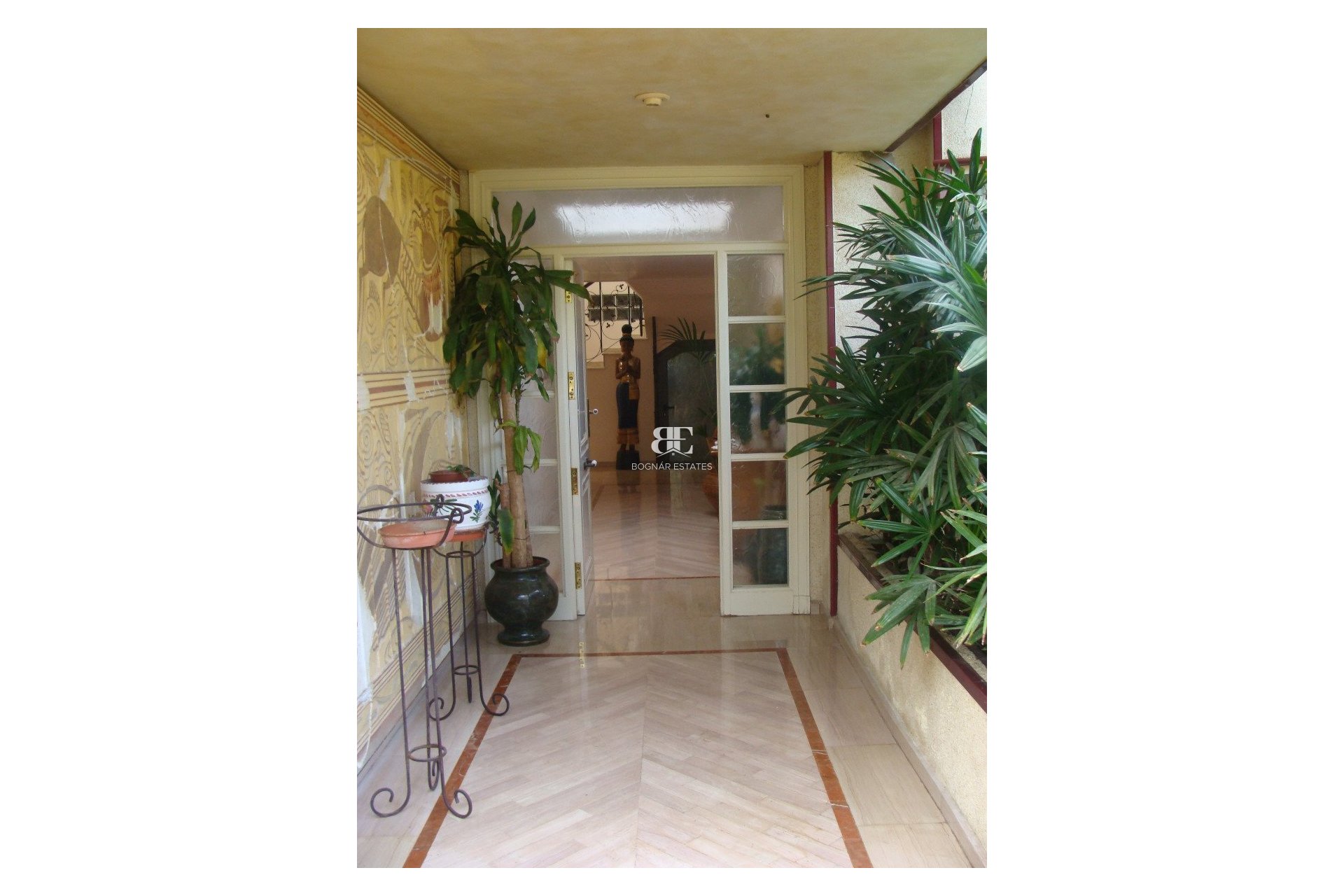 Resale - Villa -
Elche