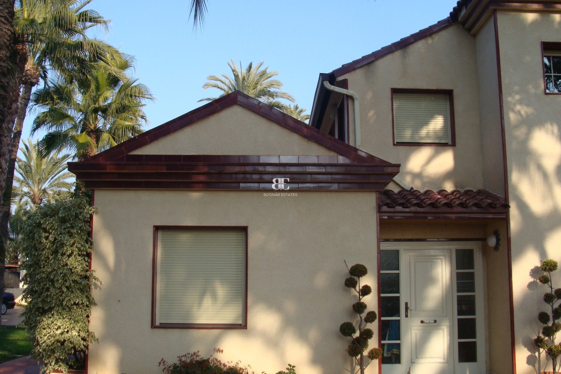 Resale - Villa -
Elche