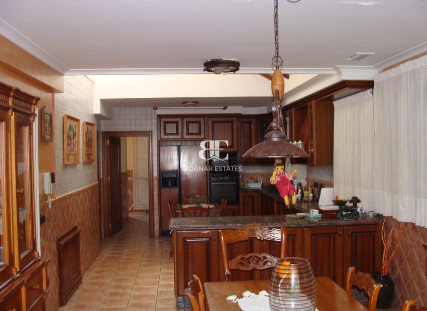 Resale - Villa -
Elche