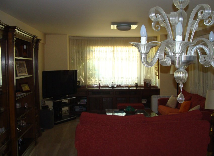 Resale - Villa -
Elche