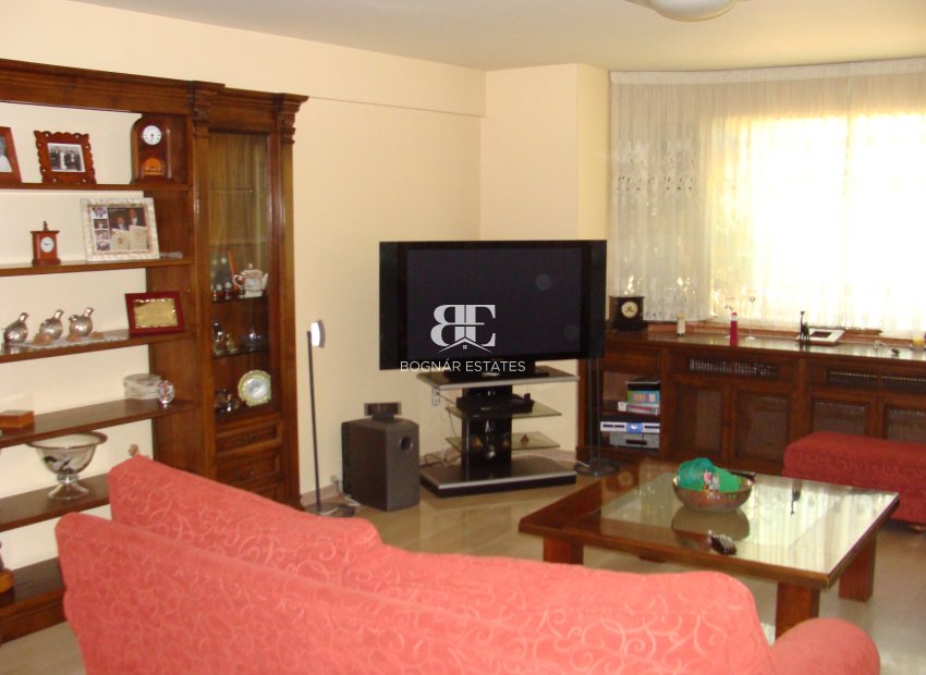 Resale - Villa -
Elche