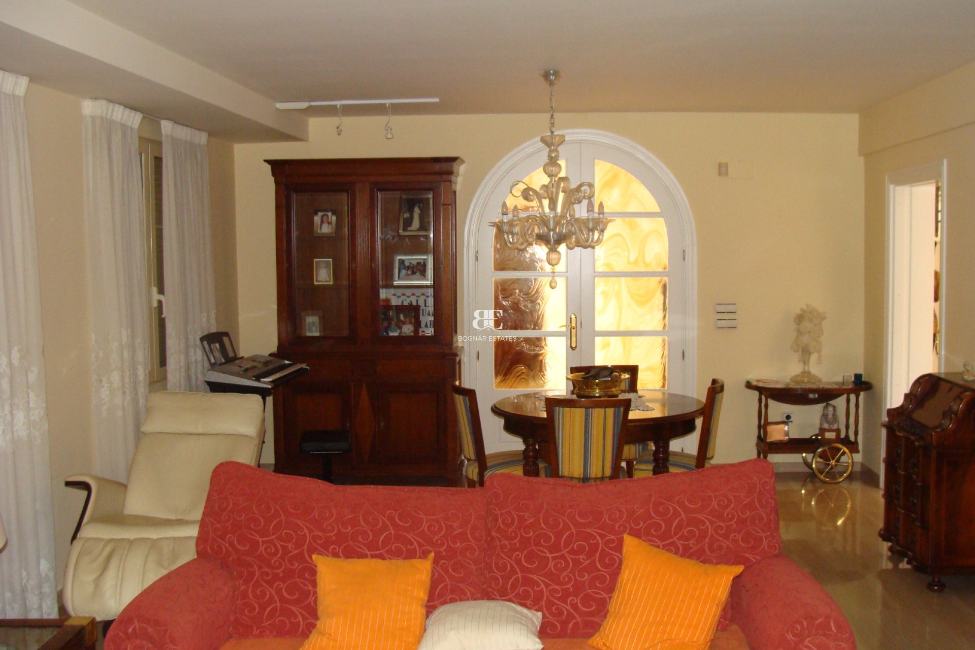 Resale - Villa -
Elche