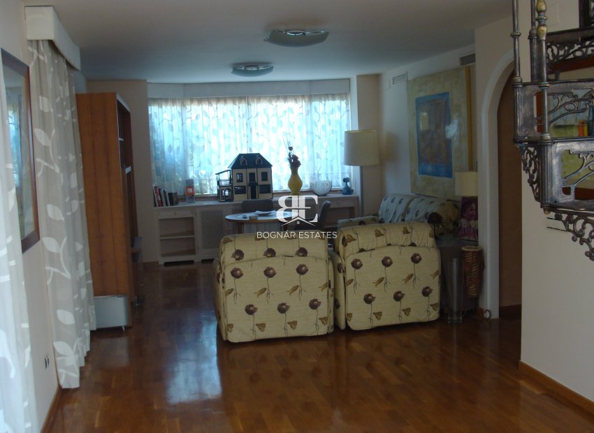 Resale - Villa -
Elche